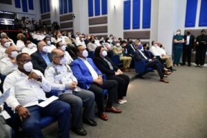 centrales-sindicales-exigen-a-presidente-aumento-salarial-de-un-40-