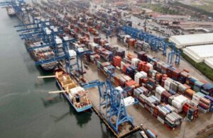 12_econo_-1p01-696x453-1