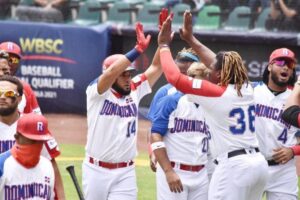 Melky-Cabrera-vs-VEN-2-696x464-1