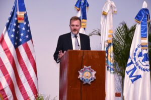 El-encargado-de-Negocios-de-la-embajada-de-los-Estados-Unidos-en-el-pais-Dr.-Robert-W.-Thomas