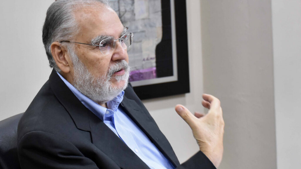 MIGUEL-CEARA-HATTON-Entrevistado-en-Diario-Libre-02