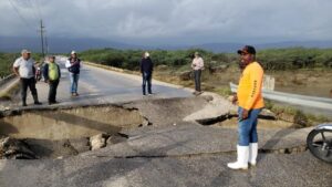 lluvias-provocan-colapso-del-puente-neyba-duverge-e-inundaciones-en-independencia-y-bahoruco