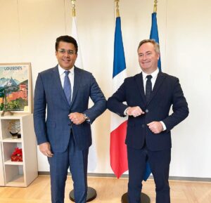 David-Collado-y-Jean-Baptiste-Lemoyne-titulares-de-turismo-de-Republica-Dominicana-y-Francia