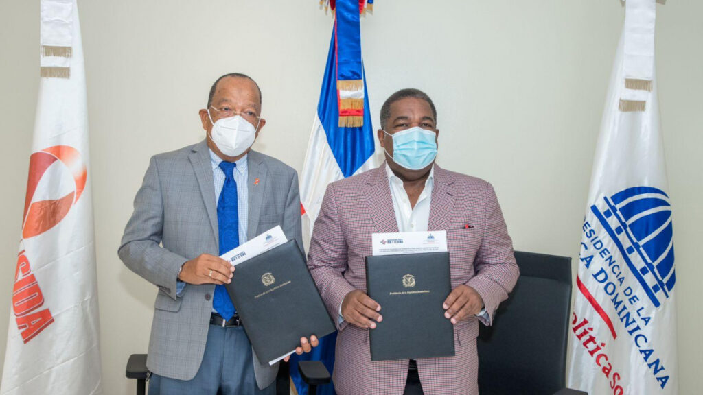 Gabinete-de-Politica-Social-y-CONAVIHSIDA-firman-acuerdo-para-mejorar-programas-de-prevencion-del-VIHSIDA-a-traves-de-OPORTUNIDAD-14-24-1