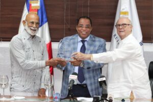 Hipolito-Mejia-participa-acto-Lalane