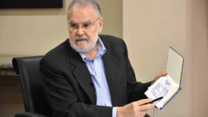 MIGUEL-CEARA-HATTON-Entrevistado-en-Diario-Libre-04