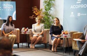 participantes-en-foro-mujeres-que-construyen-1-9bd202c6-focus-min0.06-0.17-895-573