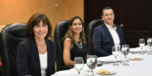 primera-katharina-falkner-olmedo-del-bid-vielka-pimentel-y-glles-damais-jefe-de-operaciones-dpolanco-8-1024x512-1