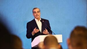 elecciones-2024-abinader-presenta-plan-para-la-educacion-bilingue-focus-0-0-896-504