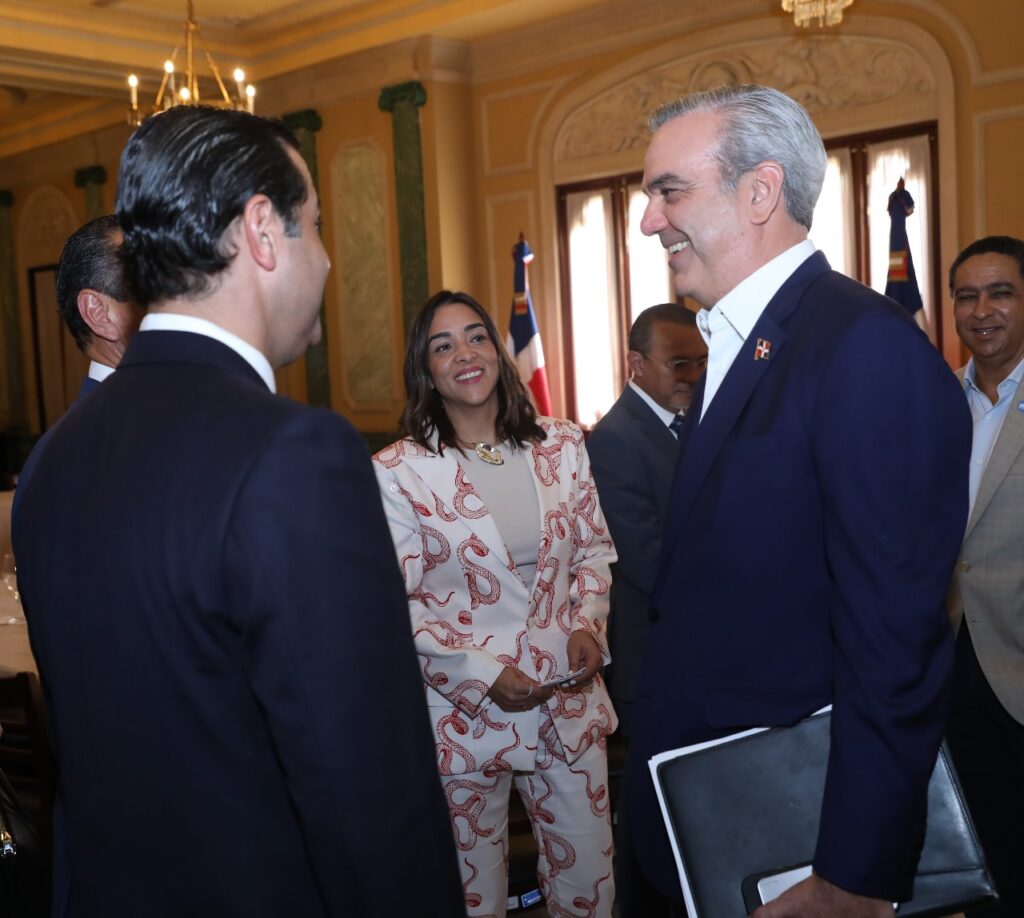 Presidente-Abinader-y-ADOEXPO