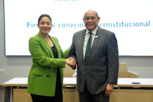 Gloria-Reyes-directora-general-de-SUPERATE-y-Rafael-Santos-Badia-director-general-del-INFOTEP