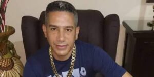 Post-de-Instagram-Feliz-Cumpleanos-Sencillo-Minimalista-Azul-1000-x-500-px-90