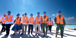 Post-de-Instagram-Feliz-Cumpleanos-Sencillo-Minimalista-Azul-1000-x-500-px-2024-12-23T112447.106