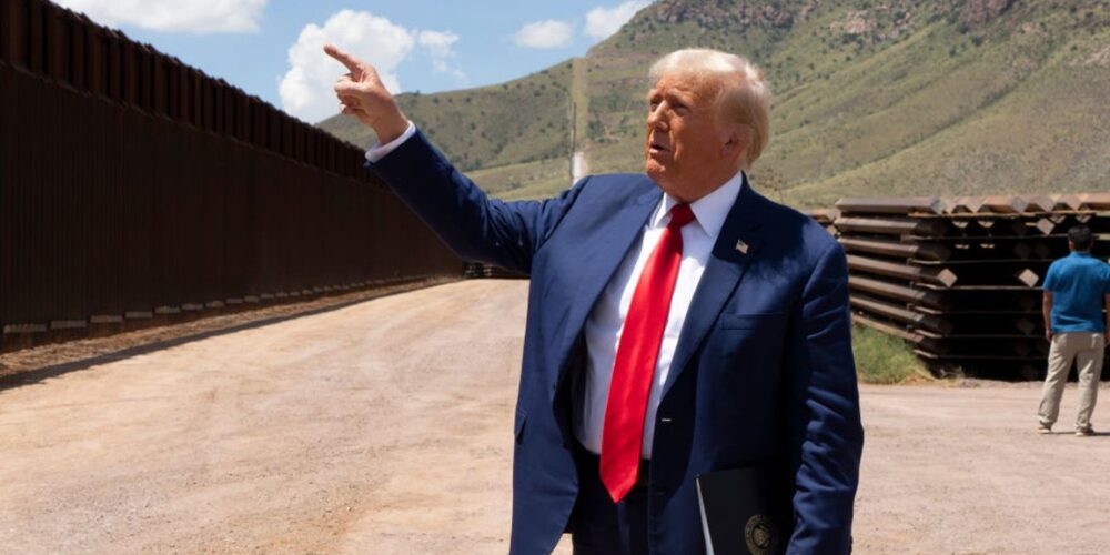 Post-de-Instagram-Feliz-Cumpleanos-Sencillo-Minimalista-Azul-1000-x-500-px-2025-01-20T121449.944