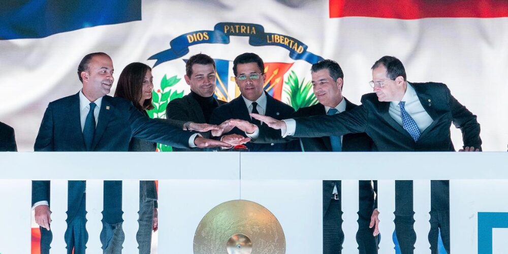 Post-de-Instagram-Feliz-Cumpleanos-Sencillo-Minimalista-Azul-1000-x-500-px-2025-01-22T130528.303