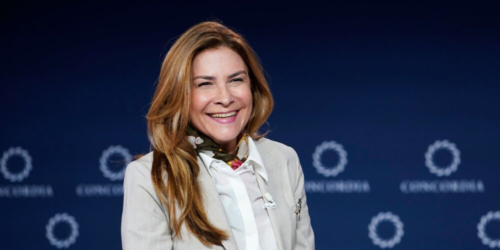 Post-de-Instagram-Feliz-Cumpleanos-Sencillo-Minimalista-Azul-1000-x-500-px-26-2