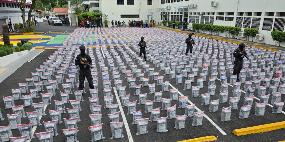 Post-de-Instagram-Feliz-Cumpleanos-Sencillo-Minimalista-Azul-1000-x-500-px-6