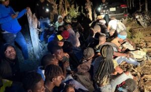 Grupete-de-haitianos-1140x694-1