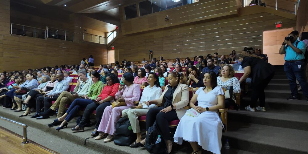 Post-de-Instagram-Feliz-Cumpleanos-Sencillo-Minimalista-Azul-1000-x-500-px-2025-03-06T130822.578