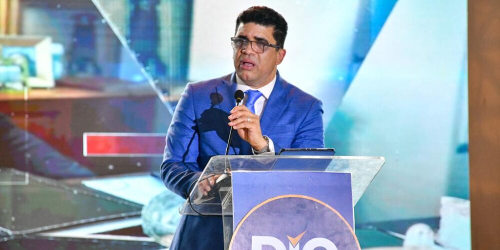 Post-de-Instagram-Feliz-Cumpleanos-Sencillo-Minimalista-Azul-1000-x-500-px-2025-03-11T093916.924