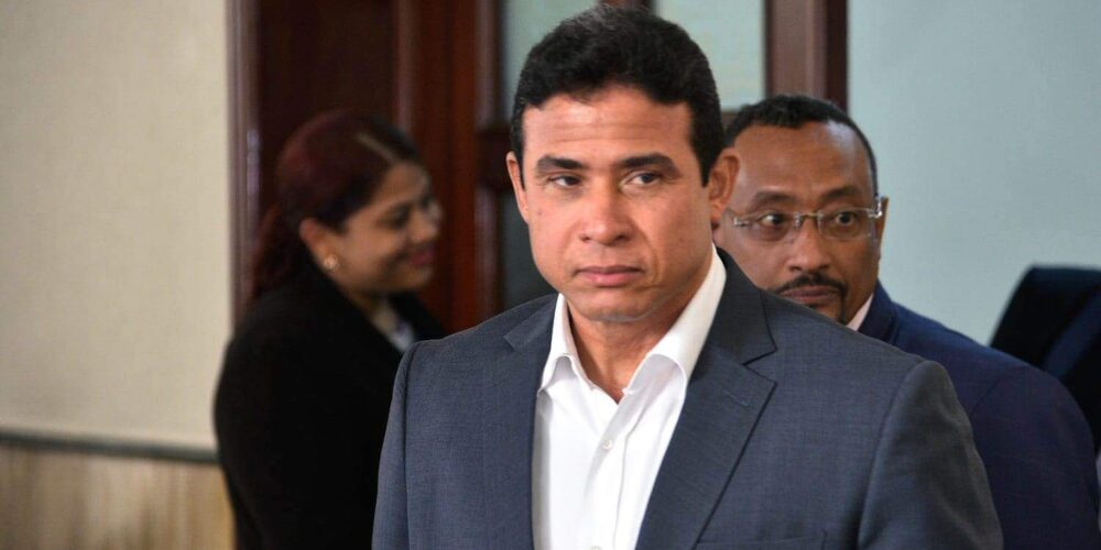 Post-de-Instagram-Feliz-Cumpleanos-Sencillo-Minimalista-Azul-1000-x-500-px-2025-03-26T110956.059