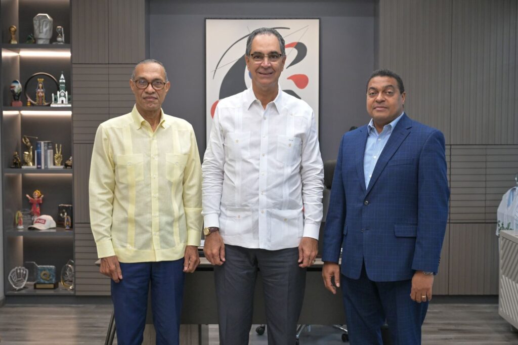 Principal - Dr. Milton Pinero, Dr. Santiago Hazim y José Monegro