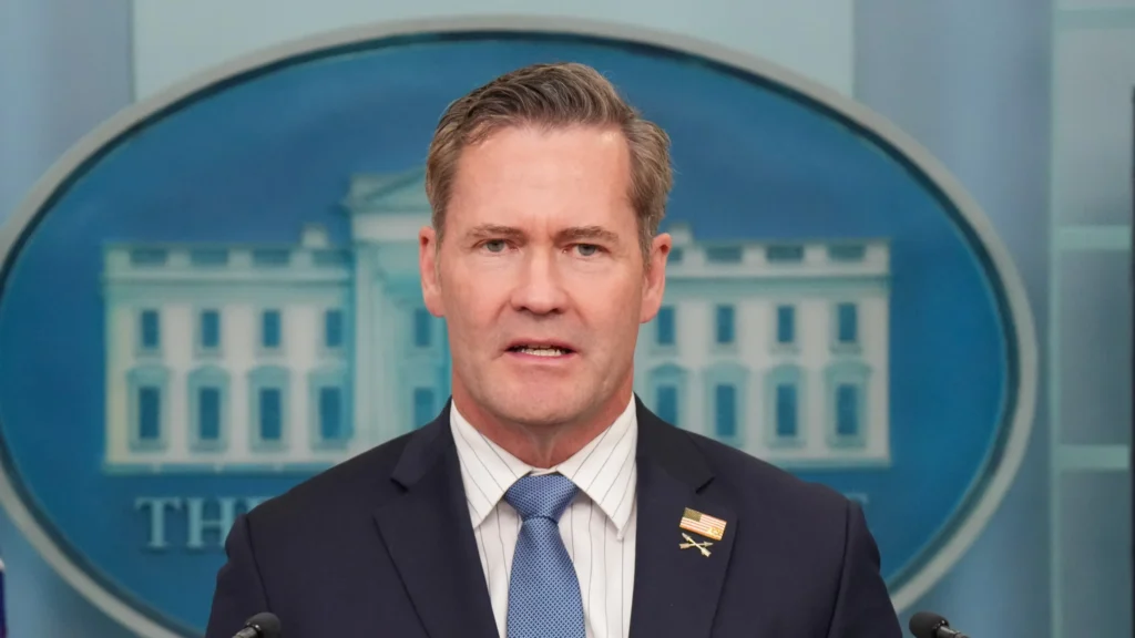 mike-waltz-dejara-su-cargo-como-asesor-de-seguridad-nacional-en-la-casa-blanca_66ab