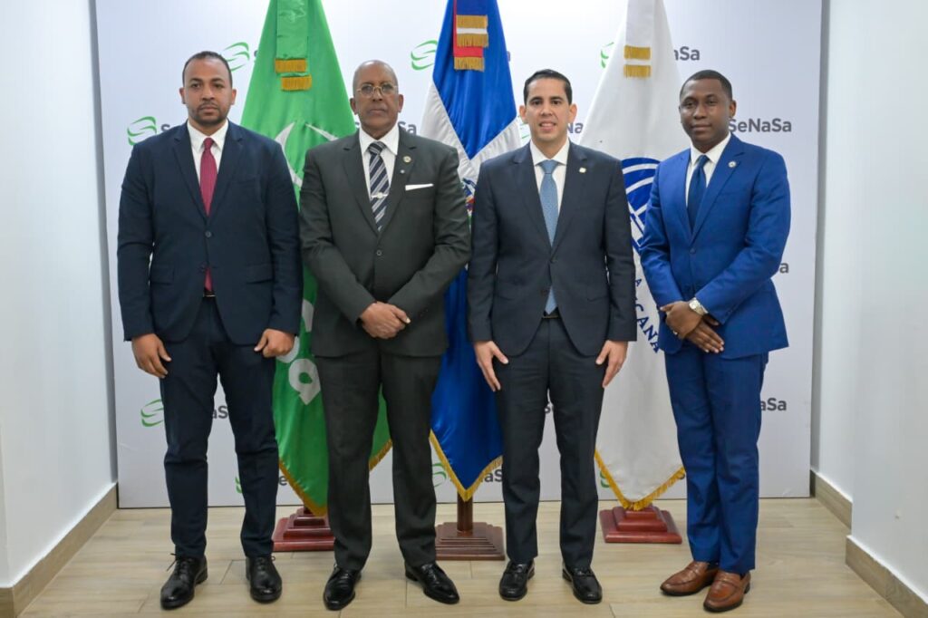 Antony Rodíguez_ Félix Santana, Contralor general de la República_ Dr. Edward Guzmám, director ejecutivo de SeNaSa y Juan Sierra.