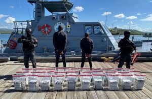 DNCD-decomisa-alijo-de-cocaina-en-narcolancha-y-detiene-dos-hombres-en-Bani
