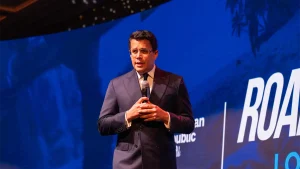 ministro-david-collado-destaca-la-diversificacion-turistica-de-republica-dominicana-en-londres-5b52ca84-focus-0-0-1200-675