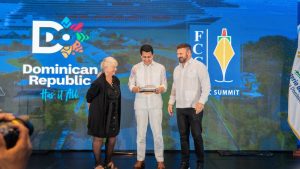 FCCA reconoce a David Collado por liderazgo en el crecimiento de la industria de cruceros en RD