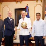 Presidente Abinader recibe a ejecutivos de FIBA y Comité Santo Domingo 2026