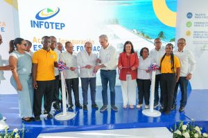 Abinader inaugura Escuela de Formación Técnico Profesional Guarocuya en Barahona